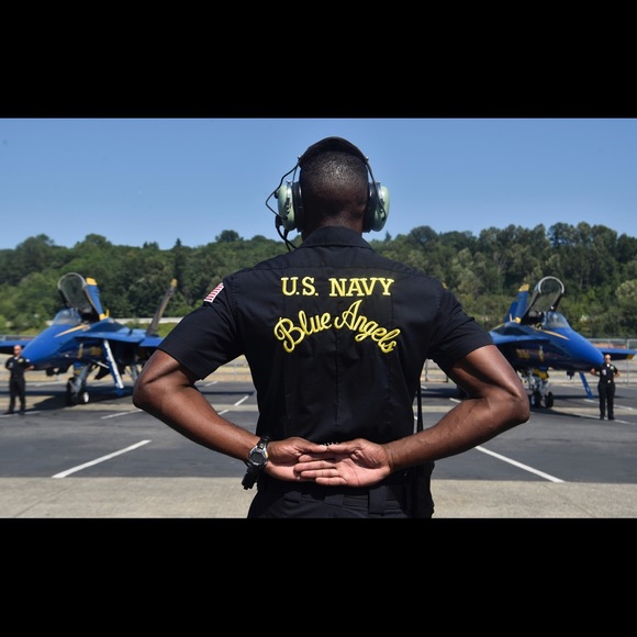 Meet your Posher, Derrious - Picture 1 of 2